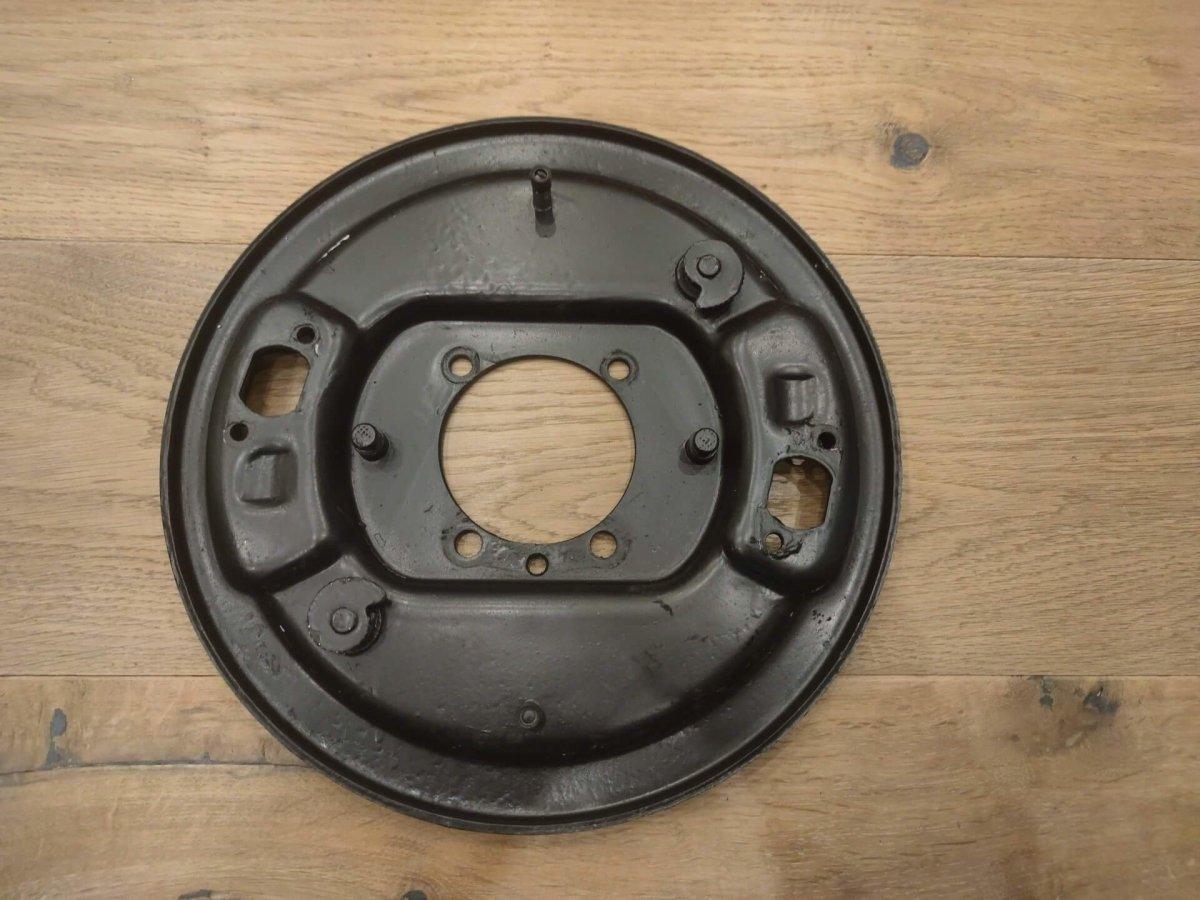 Austin Healey 100/6 Bremsankerplatte - Black Forest Oldtimers