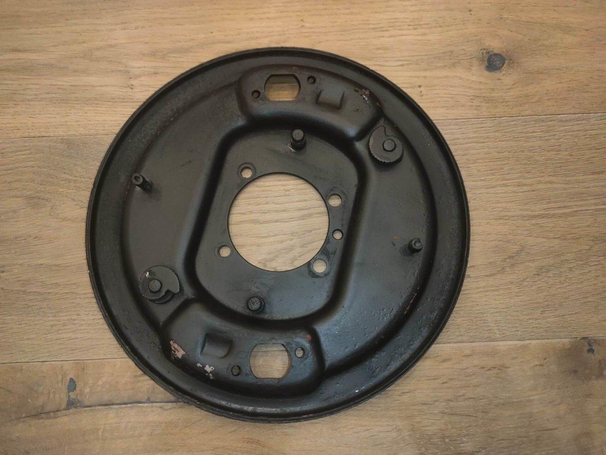 Austin Healey 100/6 Bremsankerplatten - Black Forest Oldtimers