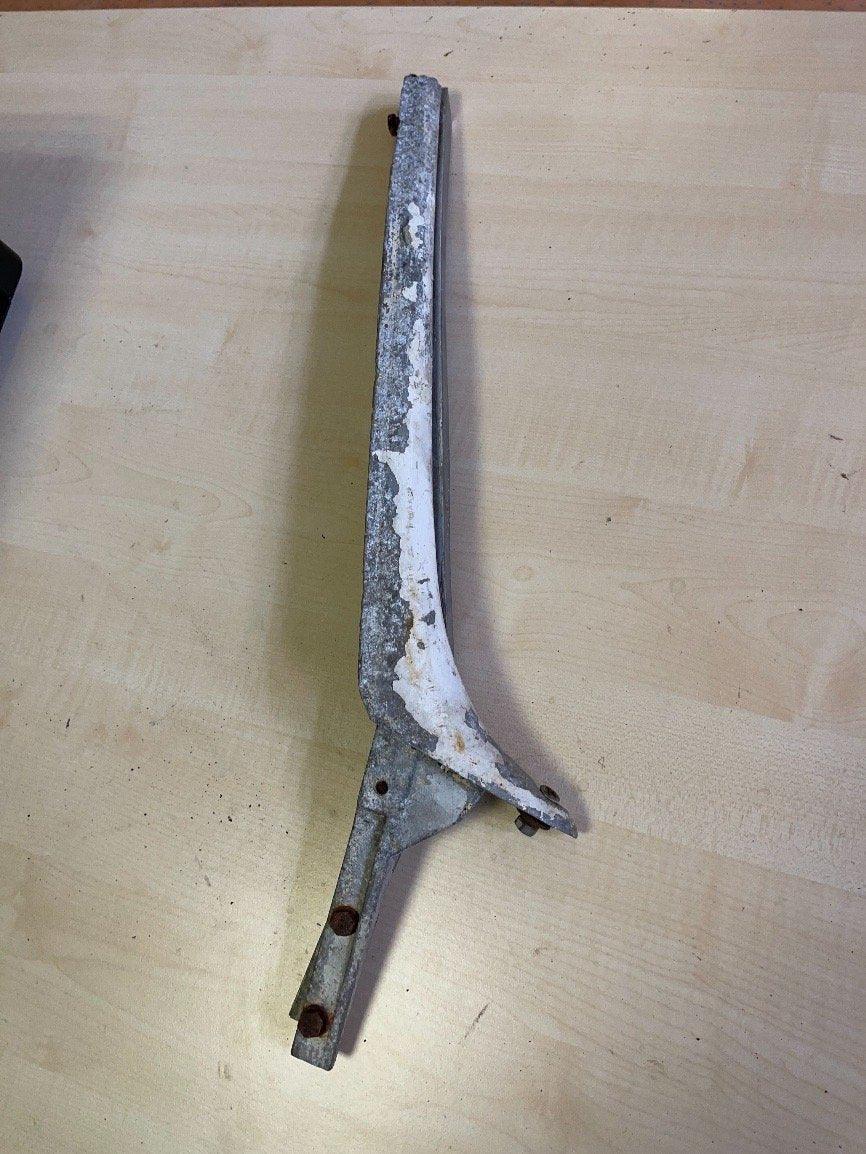 Austin Healey 3000 Windlaufsäule rechts - Black Forest Oldtimers