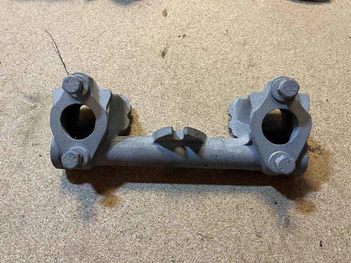 MG TD Einlasskrümmer / Inlet Manifold - Black Forest Oldtimers