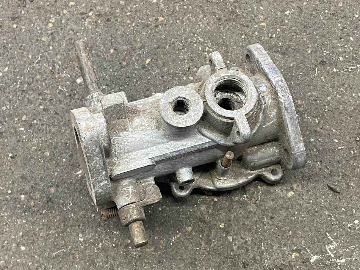 SU Oldtimer H4 Vergaser Body (AUC6020) - Black Forest Oldtimers