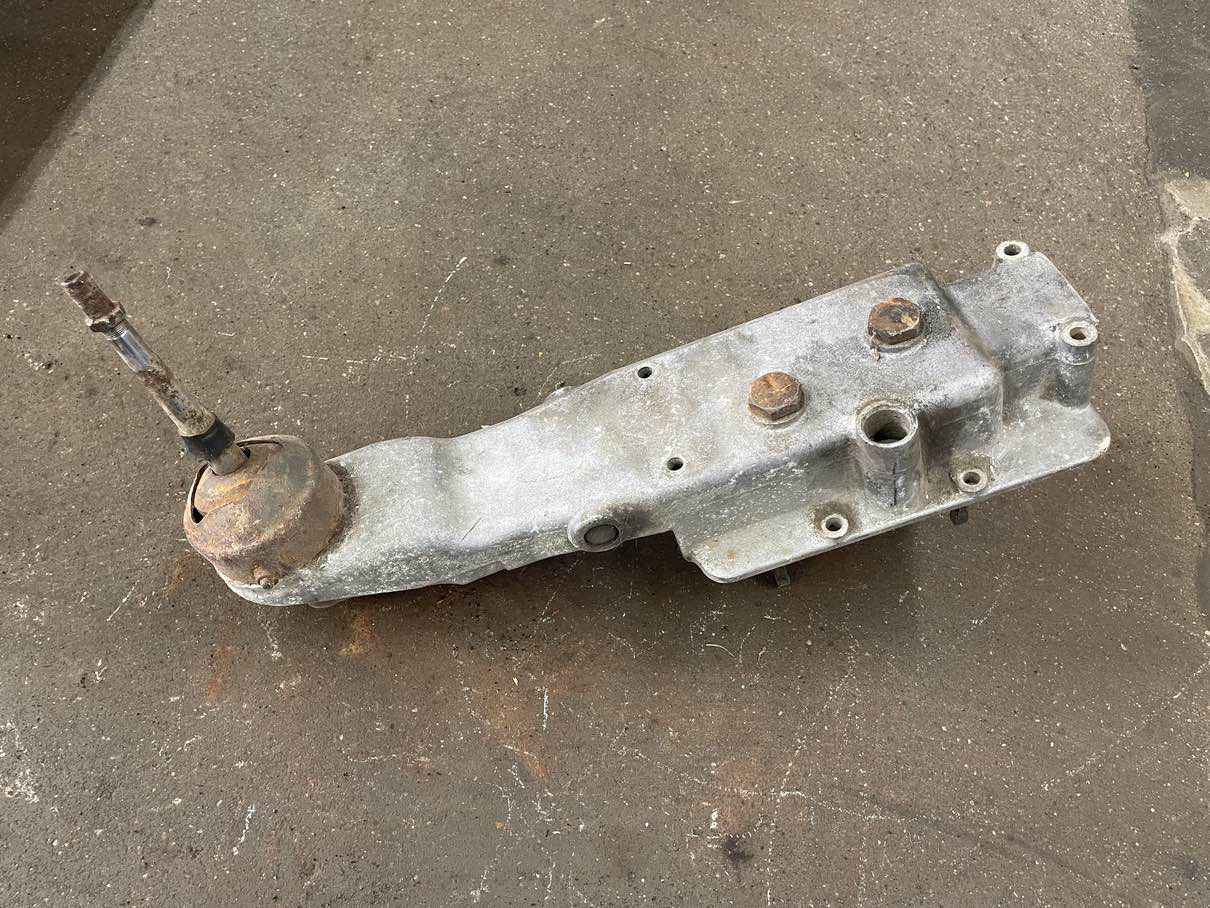 Triumph TR2 / TR3 Abdeckung Getriebe / Schaltkulisse - Black Forest Oldtimers