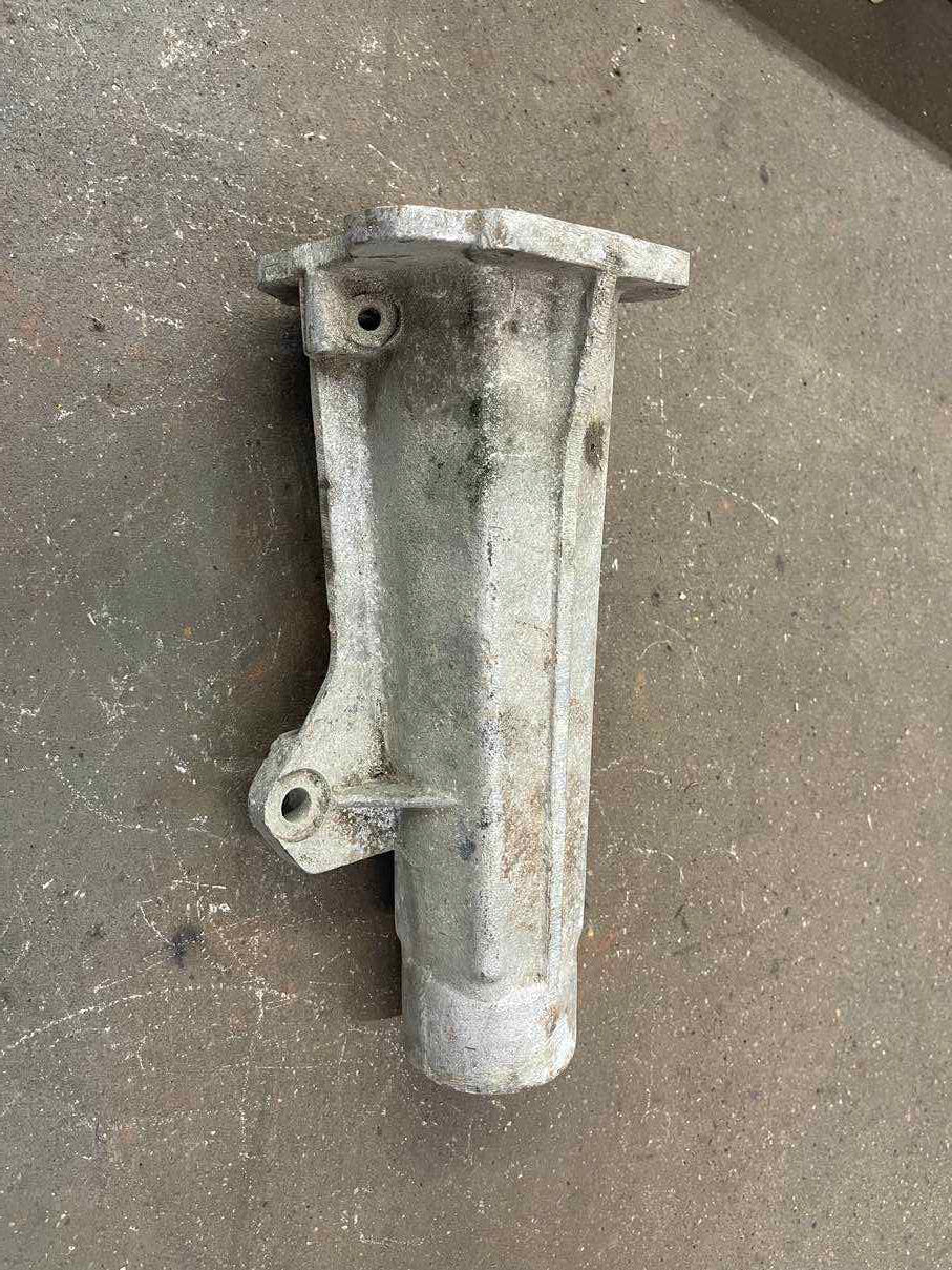 Triumph TR2 / TR3 Getriebe Schaft / Hinterteil - Black Forest Oldtimers