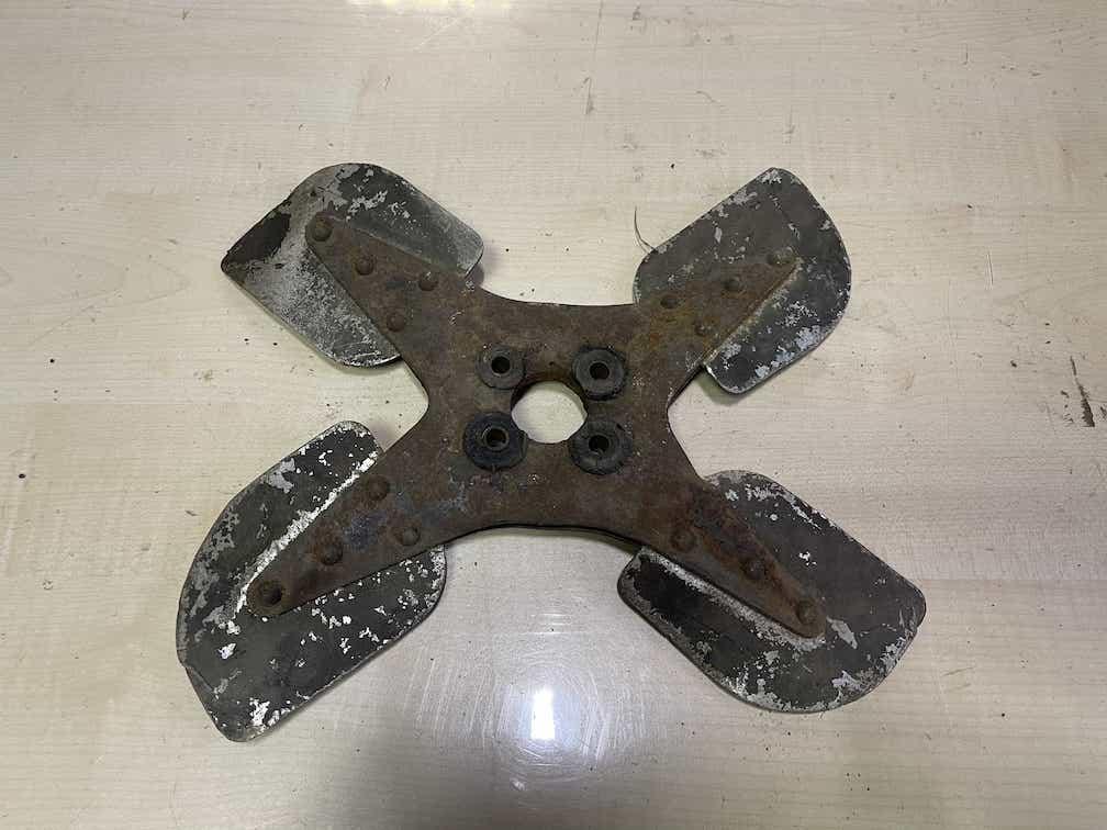 Triumph TR2 / TR3 Lüfterflügel - Black Forest Oldtimers