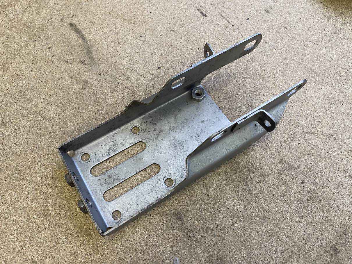 Triumph TR2 / TR3 Oldtimer Lockheed Master Cylinder Halter - Black Forest Oldtimers