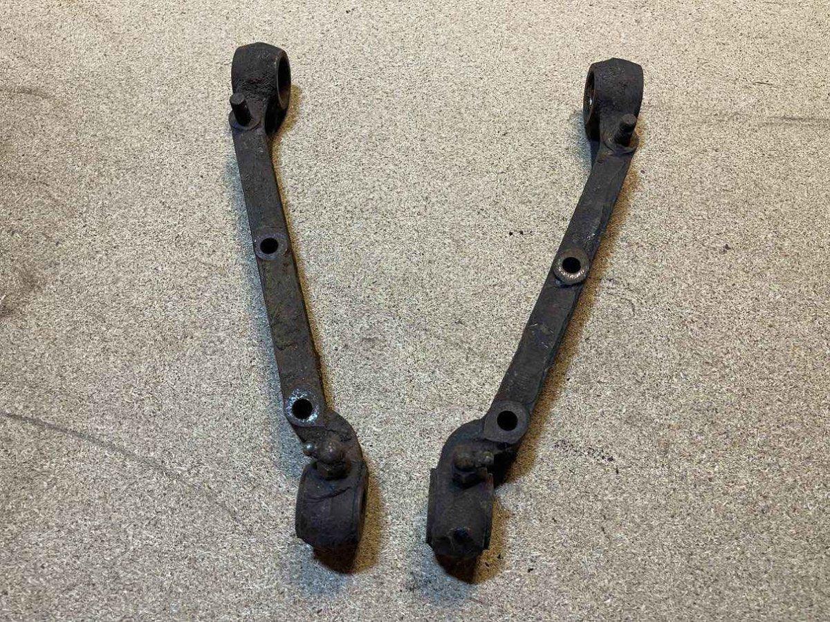 Triumph TR2 / TR3 / TR4 Querlenker (2 Stück) - Black Forest Oldtimers