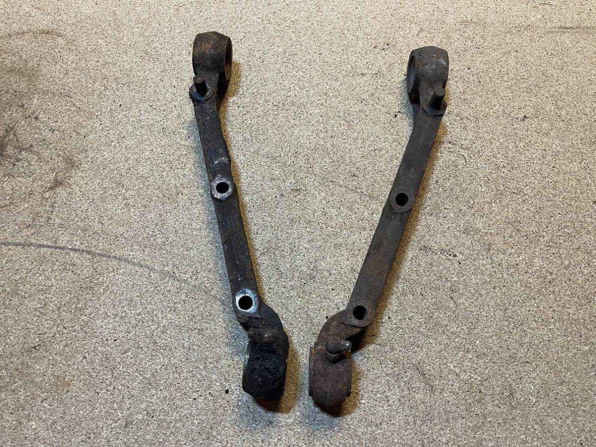 Triumph TR2 / TR3 / TR4 Querlenker (2 Stück) - Black Forest Oldtimers