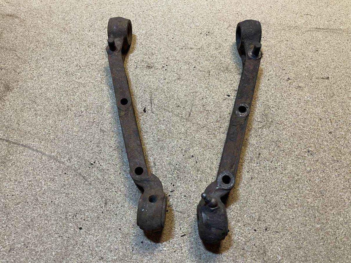 Triumph TR2 / TR3 / TR4 Querlenker (2 Stück) - Black Forest Oldtimers