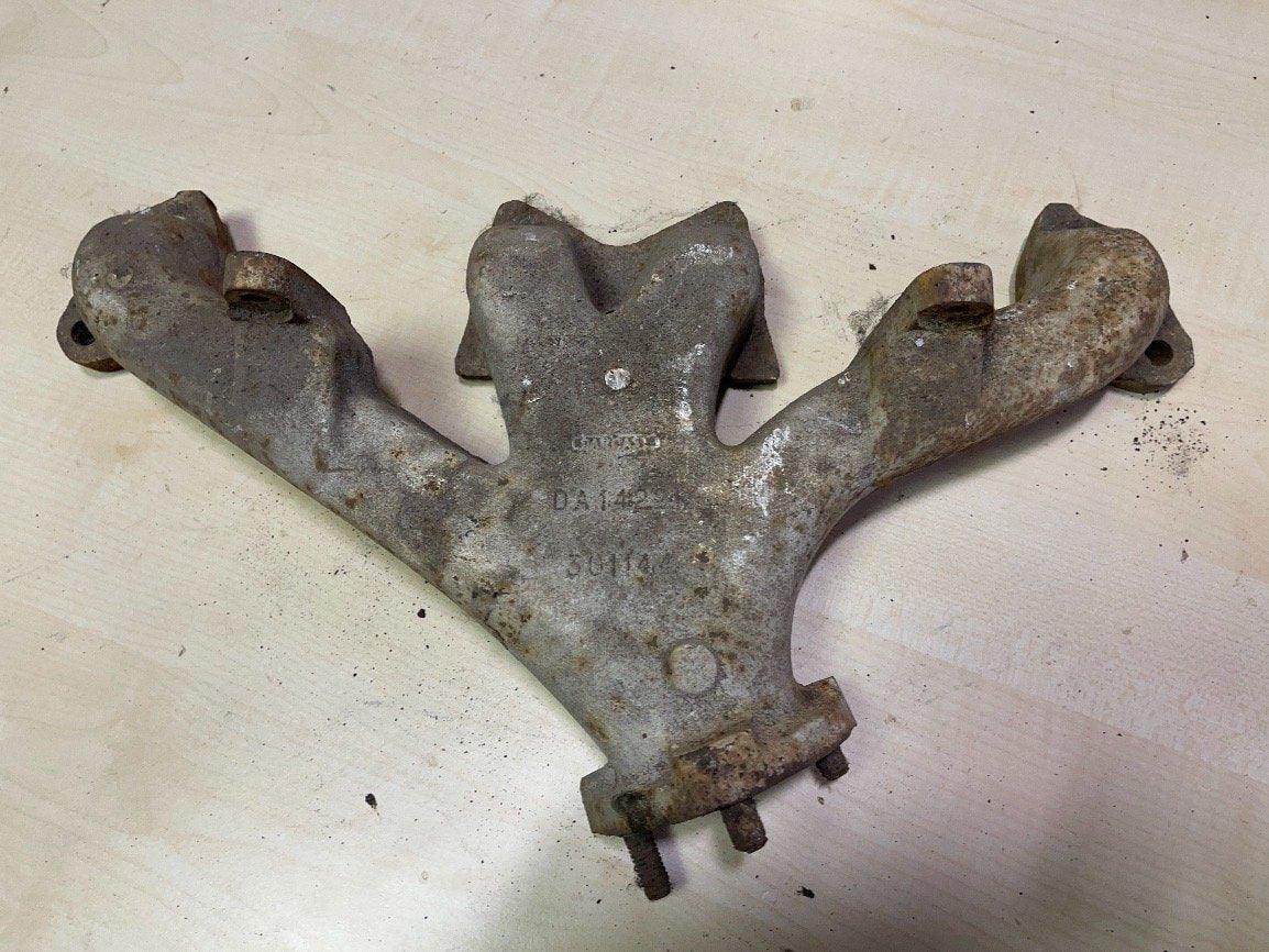 Triumph TR3 Auspuffkrümmer 301144 - Black Forest Oldtimers