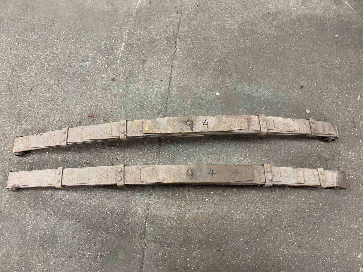 Triumph TR3 Blattfedern (2 Stück) - Black Forest Oldtimers