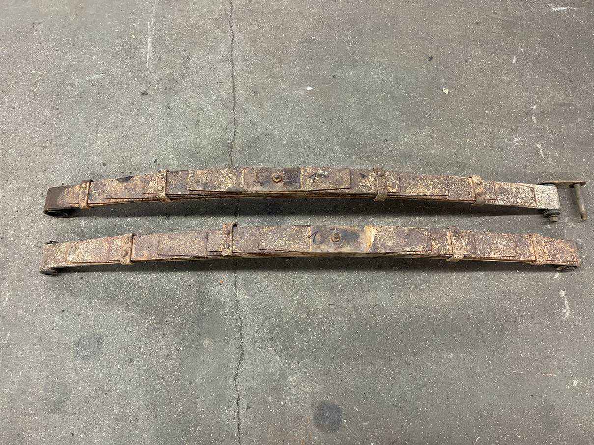 Triumph TR3 Blattfedern (2 Stück) - Black Forest Oldtimers