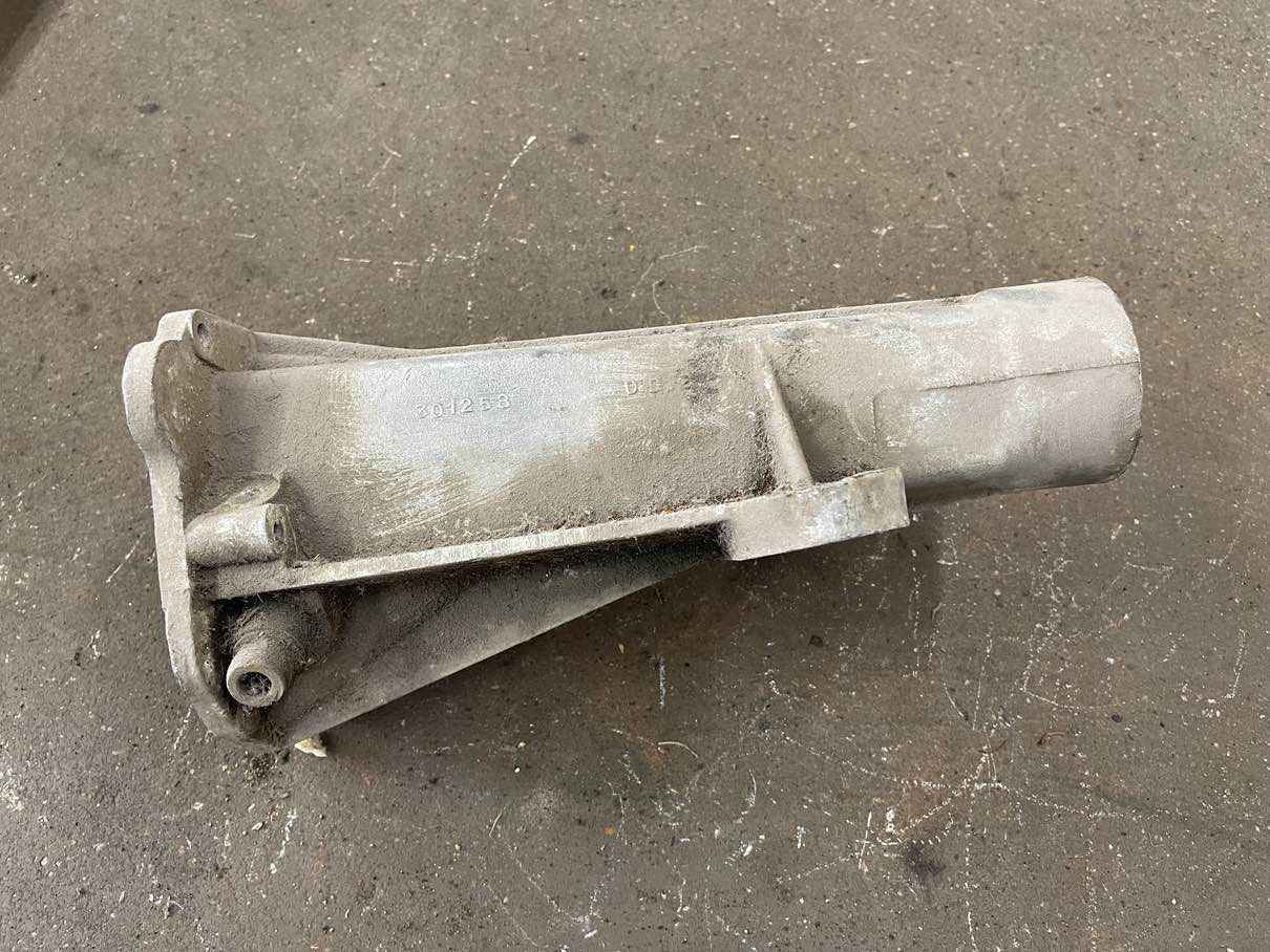 Triumph TR3 Getriebe Schaft / Hinterteil - Black Forest Oldtimers