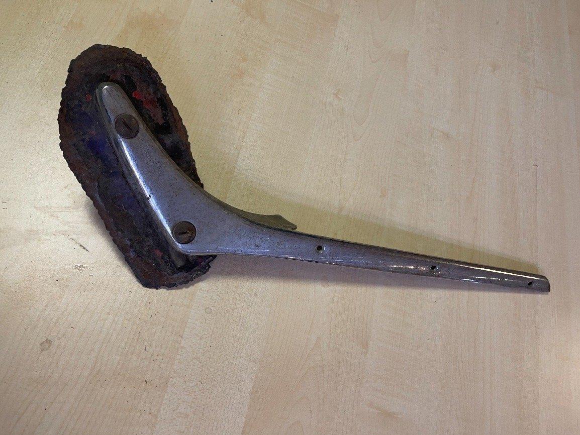 Triumph TR3 Windlaufsäule (links) - Black Forest Oldtimers